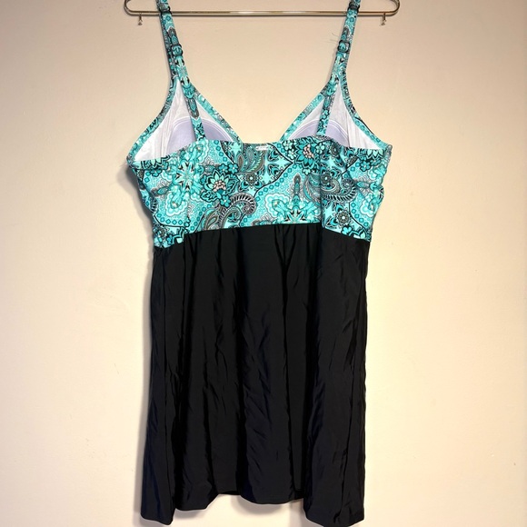 Black and turquoise Paisley OnePiece Swimsuit with attached skirt like new Sz 16 - Picture 2 of 10